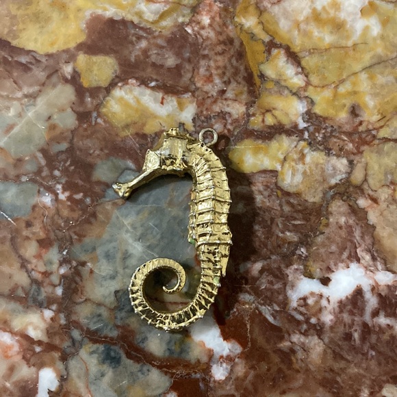 Gold-Colored Metal Seahorse Pendant - Picture 2 of 8